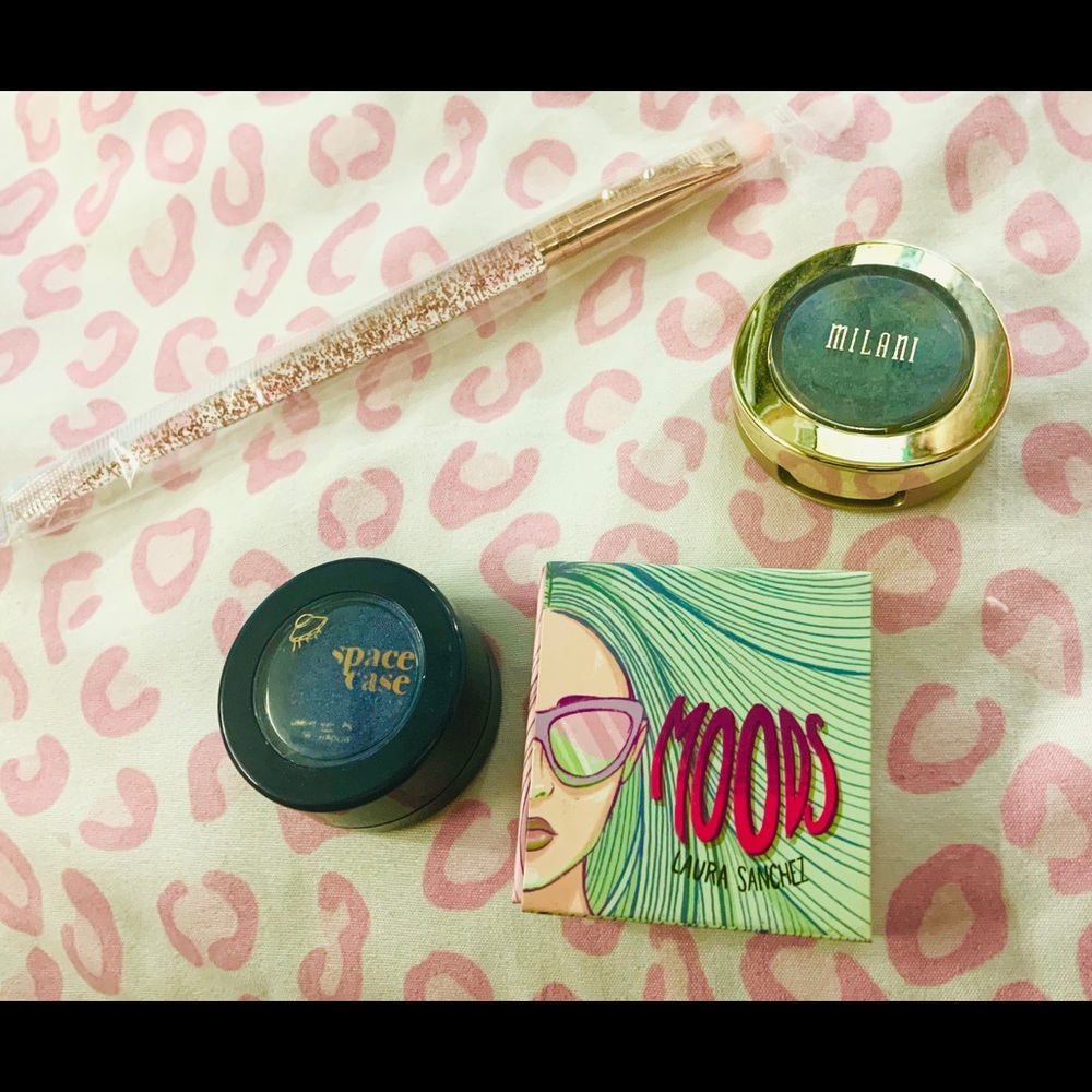 Cute cosmetics  bundle - Picture 6 of 7